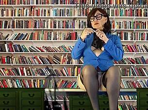 A voluptuous, solo librarian sensual journey through the shelves