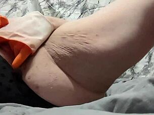 Closeups for comrades – fat hairy gblnmmmy fingers and fucks hairy squirting pussy