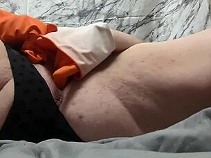 Closeups for comrades – fat hairy gblnmmmy fingers and fucks hairy squirting pussy