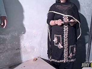 Stepmother of Punjabi lad got fucked by her stepson while giving blowjob