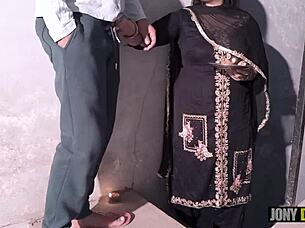 Stepmother of Punjabi lad got fucked by her stepson while giving blowjob