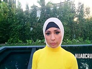 Unbelievable! Stepsis in Hijab Sucks Cock for the First Time Ever!