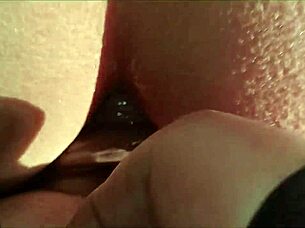 A sissy spies on a mature woman taking a bath Marica espia a madura bañándose