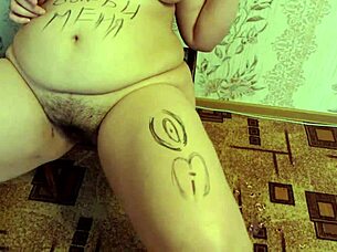 chubby milf masturbates hairy pussy to orgasm 😍