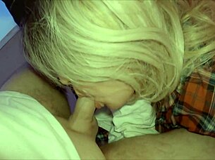 Stepson’s uncontrollable desire leads to passionate encounter with seductive MILF and her climax