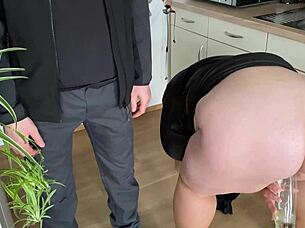 Amateur video of hairy MILF fetish scene with mother-in-law