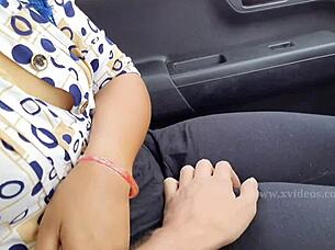 Indian outdoor sex in car with sexy girlfriend