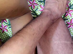 Indian outdoor sex in car with sexy girlfriend