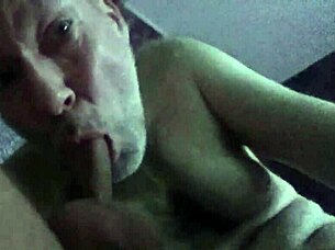 Camiel gives Wesley a deep blow job that makes him climax