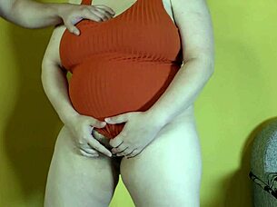 Hairy pussy amateur wife gets pregnant in homemade sex video