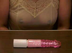 An experienced Japanese woman pleasuring herself
