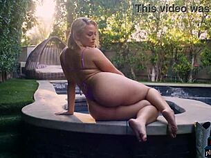 Alexis Texas returns for more jiggling and solo action
