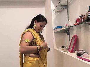 Housewife enjoys a steamy blowjob from her bodybuilding friend