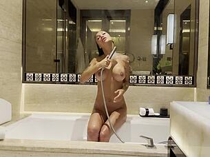 Monika Fox's solo session in the bathroom is must-see