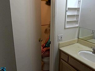 Stepson caught masturbating in the bathroom and seduces his stepmother