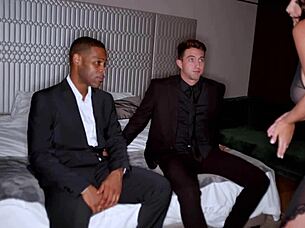 La Sirena 69’s interracial threesome and a sex lesson to a couple