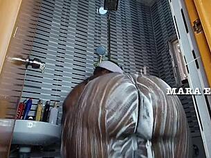 Shower time turns kinky for an ebony couple