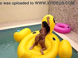 Maxine X plays with her pussy while sunbathing in the pool