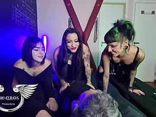 Party lovers, seepic for threesomes and fun!