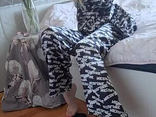 Elza Kom in nylon tights porn