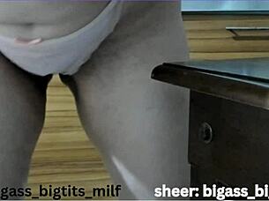 The dining table is ideal for self-pleasure