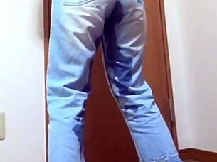 A girl wet her jeans due to her brother’s dirty bathroom