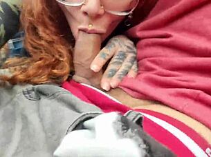 Oral sex in the car of the father