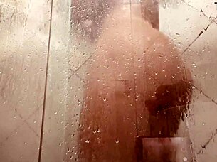 A hot mom is washing her pie in the bathroom while being filmed