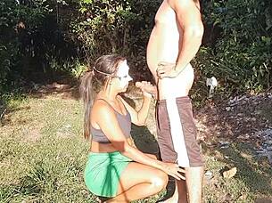 The guy took me to the bush and ate my pussy, oh safado!