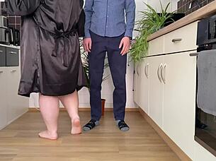A mature woman showed off her bold fashion