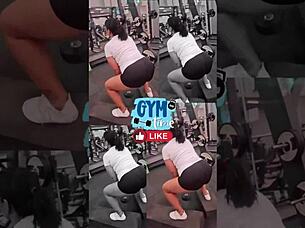Girl worked out without panties, attracting male attention