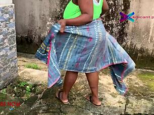 Gateman witnesses cheating wife, hubby's clothes soaked