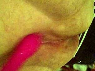 Sharinmailove enjoys solo masturbation as a big BBW