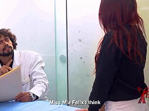 The peliroja is fucked by a surgeon with an enormous cock