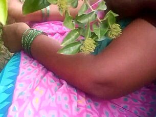Indian mom with big tits is so hot, she can't be ignored