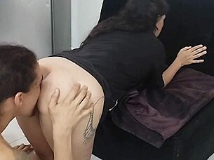 Hermanastra on her knees, huge cock face