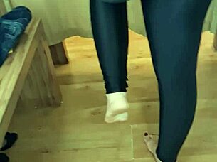 Curvy women trying leggings in-store shower, real reviews
