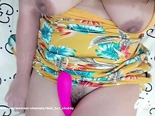 Indian amateur aunty cream shows her big boobs and hairy pussy