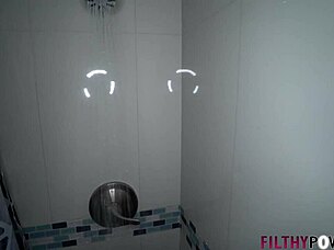 wet and wild step sister Sophia Grace SHOWER