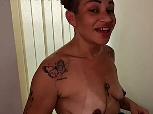 : Hot wife loves it when her husband double penetrates her