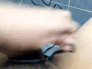 Gay BDSM video starring an amateur and his leash from Vietnam