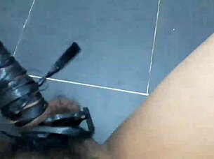 Gay BDSM video starring an amateur and his leash from Vietnam