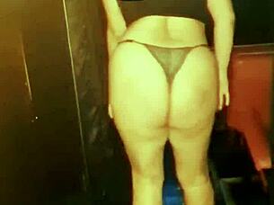 Cinema Bunda: Pussy in a Hot Swingers Movie Anny