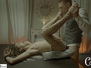 A gorgeous blonde webcam blow job enthusiast wants to receive a hot bondage session from a stranger with a large cock