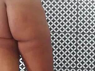 Big tits and ass chubby amature wife takes a bath while in the kitchen
