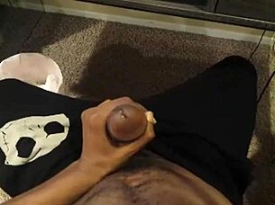 Breanne with a big booty loves that homemade cock and a cumshot