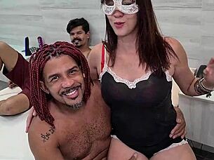 The first time Lais Castro decides to make anal with two men in a motel