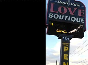 Tasia Lockran’s first time in the museum of erotic as a performer in Vegas