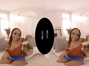Colombian b*tt breasted Vrallure gets off in VR solo
