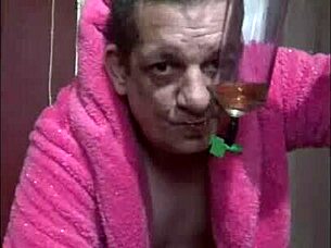 Homemade video shows gay man enjoying drinking his own piss